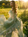 Robe fendue en tulle Lac Verte brodé de fleurs 1970