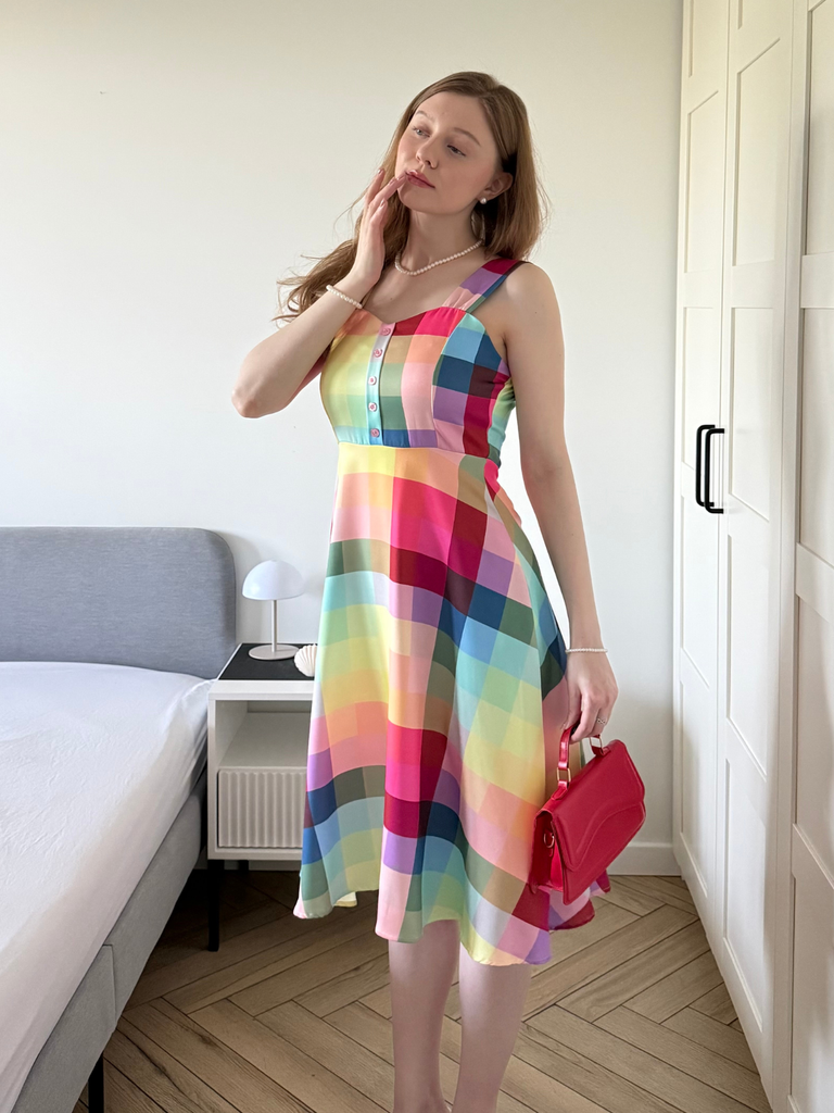 Robe trapèze larges bretelles carreaux colorés 1950s