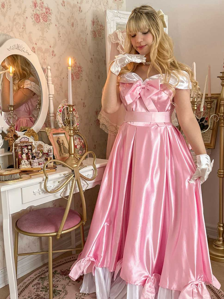 Robe rose à épaules dénudées plissée et ornée d'un nœud en satin années 50