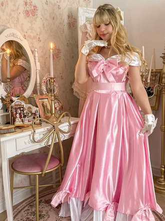 Robe rose à épaules dénudées plissée et ornée d'un nœud en satin années 50