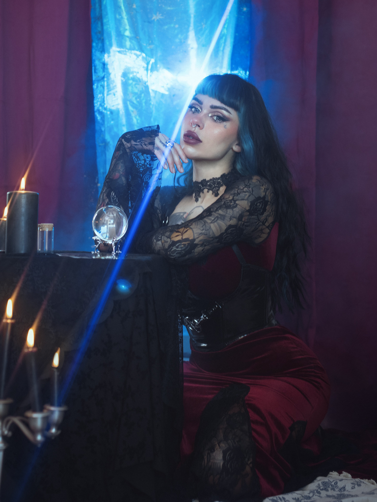 Robe sirène manches longues en dentelle des années 1930