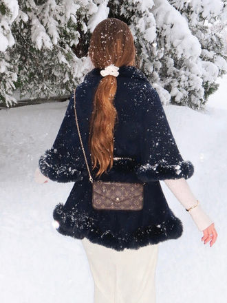 Cape châle double épaisseur avec col en fourrure des années 1950