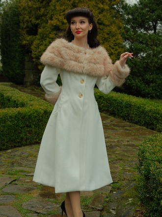 Manteau à col en fourrure multicouche crème années 1950