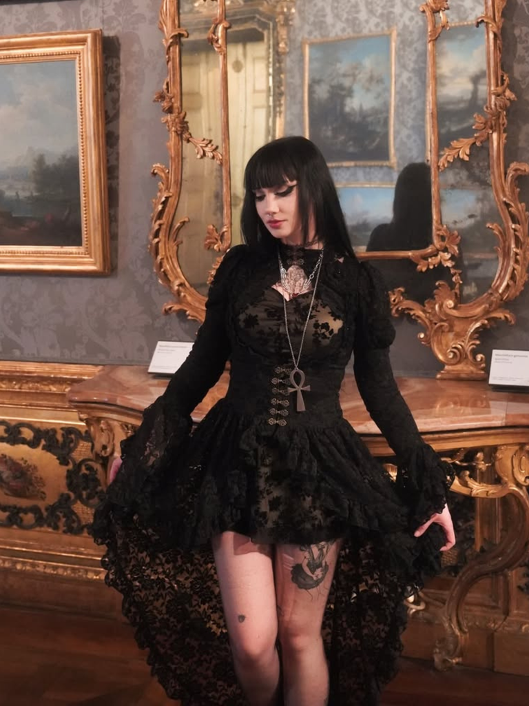 [Prévente] Robe victorienne noire en dentelle à manches gigot des années 1980