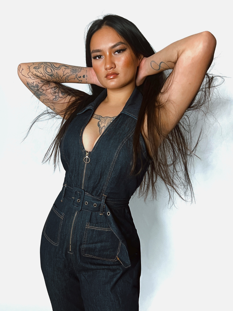 Combinaison bleue évasée en jean avec col années 1970