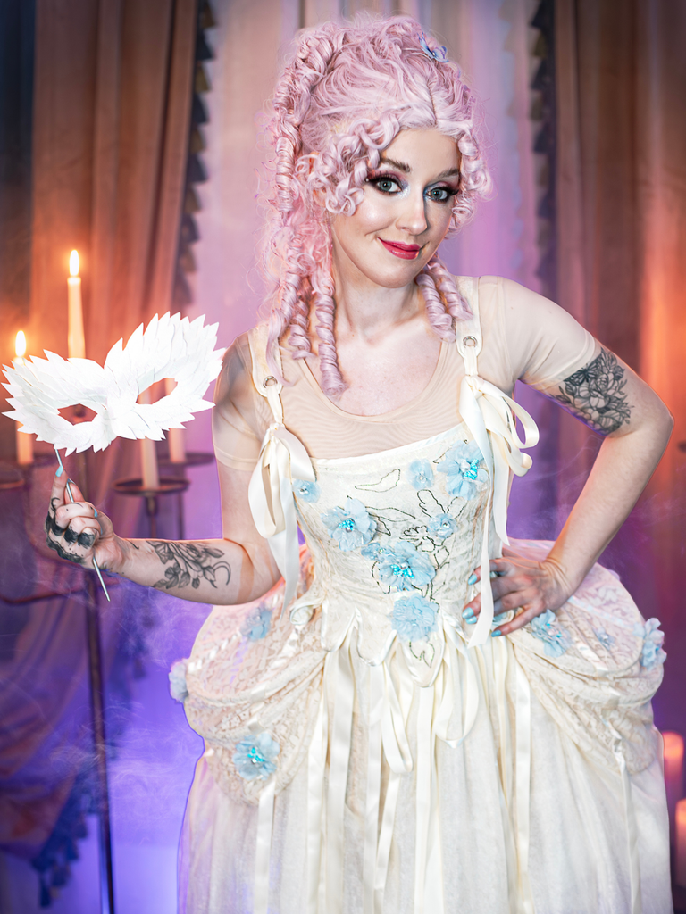 Robe style Enid Mercredi abricot des années 1940