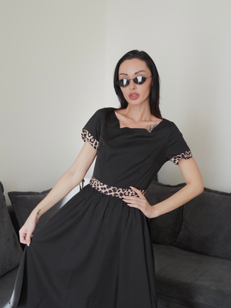 Robe noire patchwork léopard à col bateau des années 1950