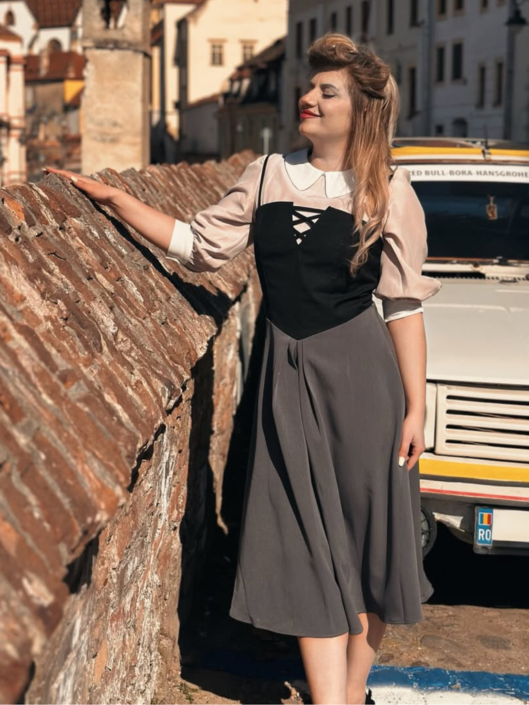 2PCS chemisier rose contrasté et robe grise des années 40