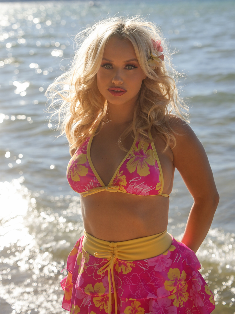 Ensemble bikini rose à imprimé floral à nouer sur le devant et à volants années 1960