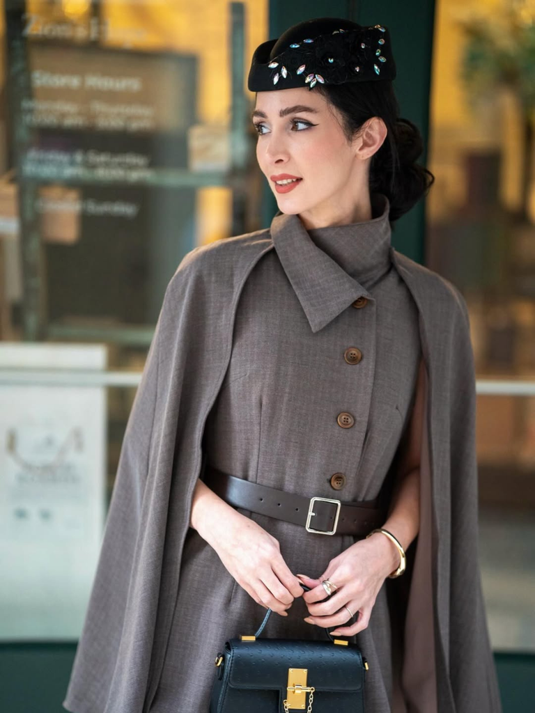 [Prévente] Veste à revers avec cape amovible et ceinturée années 1940