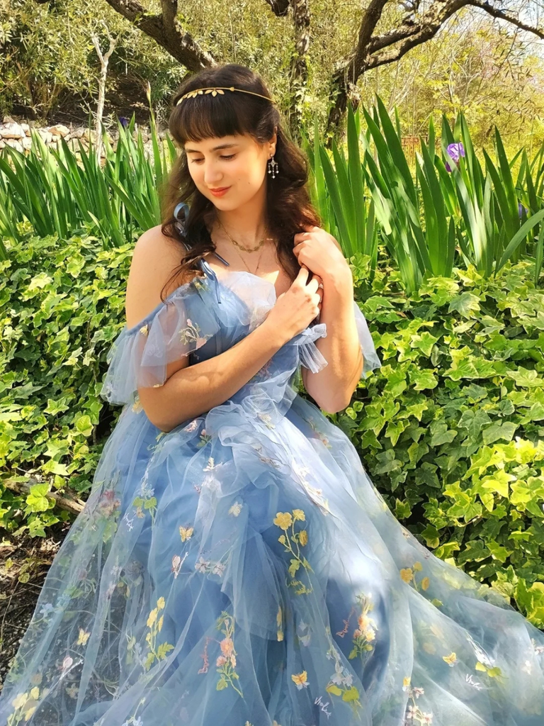 Robe fendue en tulle Bleue brodé de fleurs années 1970