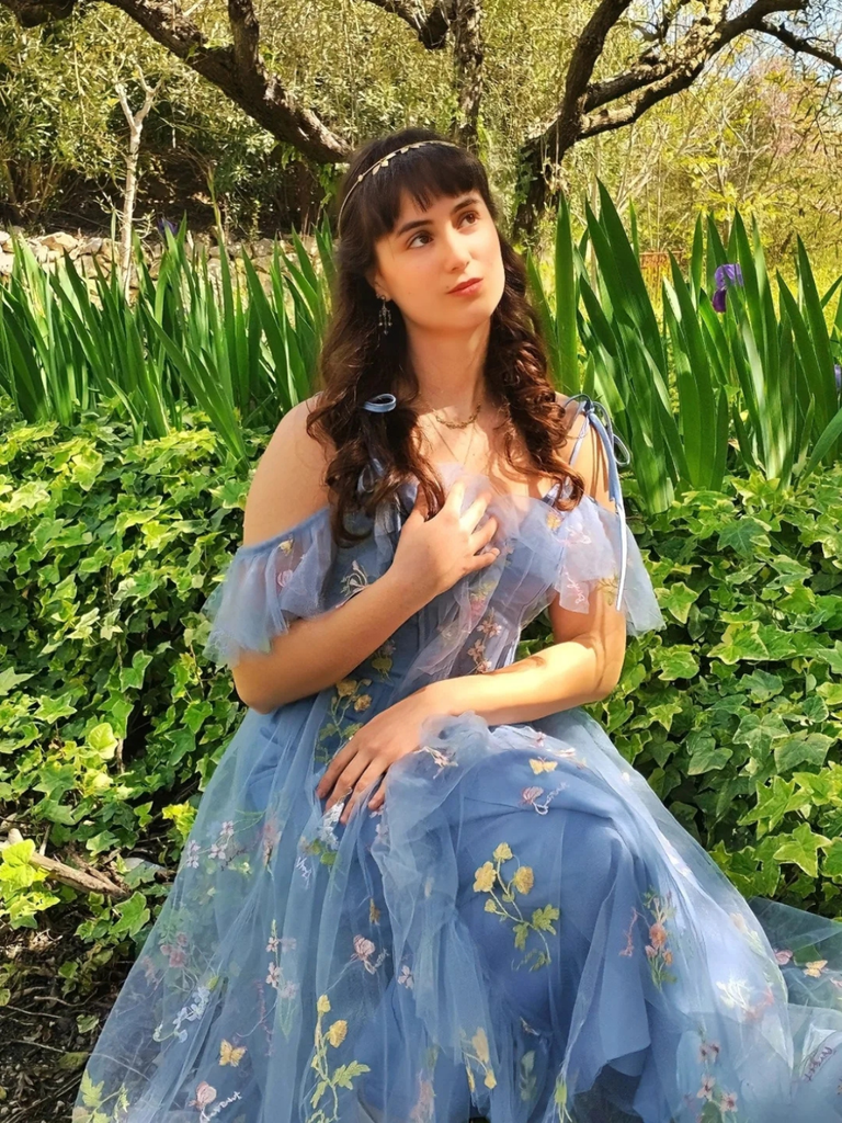 Robe fendue en tulle Bleue brodé de fleurs années 1970