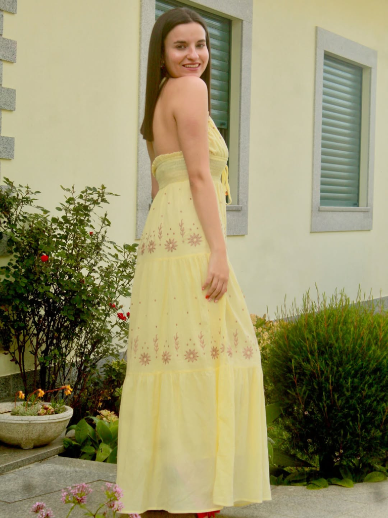 Robe fleurie brodée à col en V abricot des années 1930