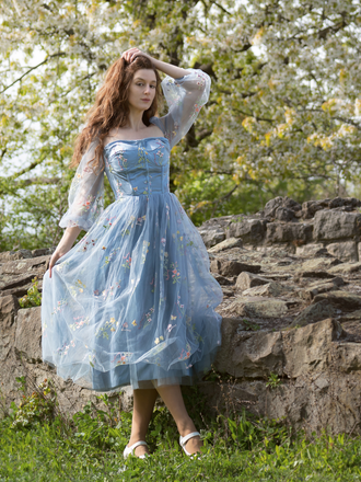 Robe à manches longues en maille brodée de fleurs bleues 1930s