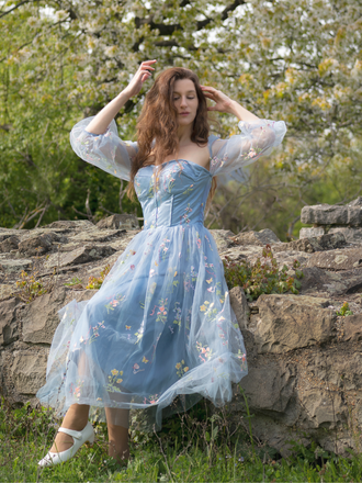 Robe à manches longues en maille brodée de fleurs bleues 1930s