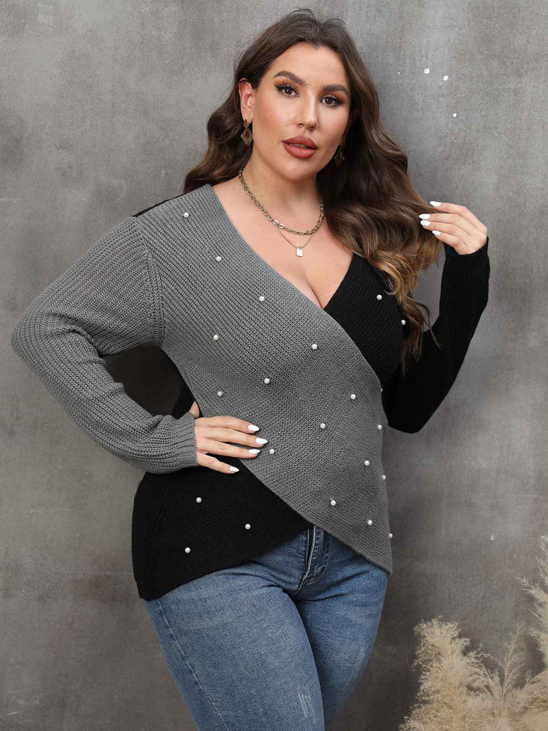 Pull croisé à col en V des années 1960 de grande taille avec perle