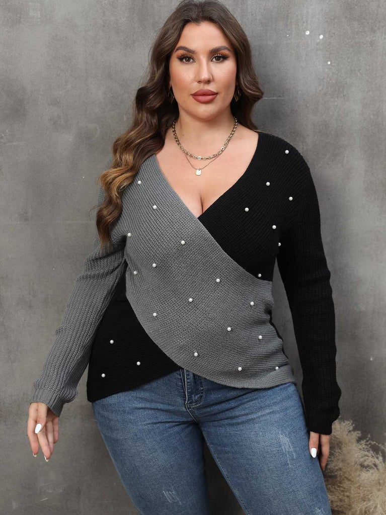 Pull croisé à col en V des années 1960 de grande taille avec perle