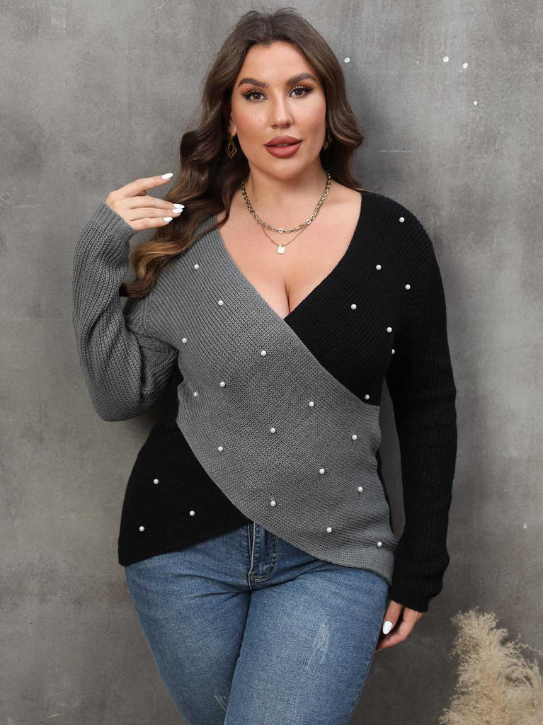 Pull croisé à col en V des années 1960 de grande taille avec perle