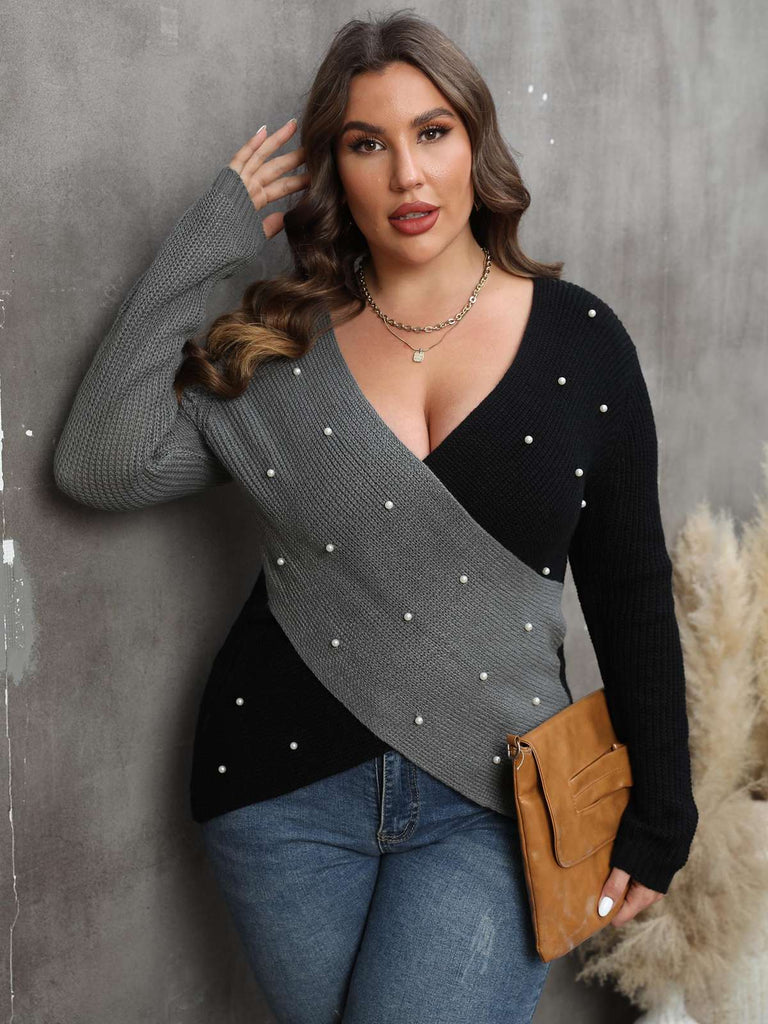 Pull croisé à col en V des années 1960 de grande taille avec perle