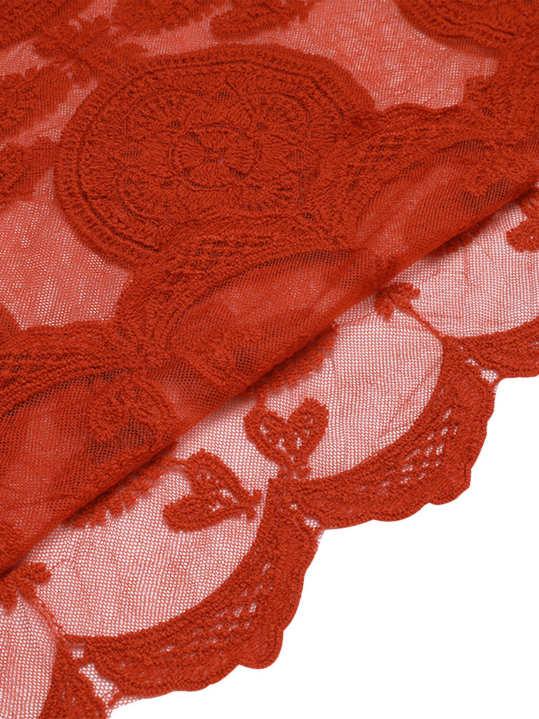 Cache maillot creux brodé rouge des années 1960