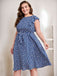 Robe bleue à manches à volants et taille plus florale des années 1950