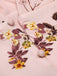 Robe rose à col en V et nœud papillon à fleurs et oiseaux