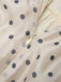 Robe à col en V beige à pois des années 1950