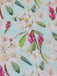 Robe bleue à fleurs et col carré des années 1950