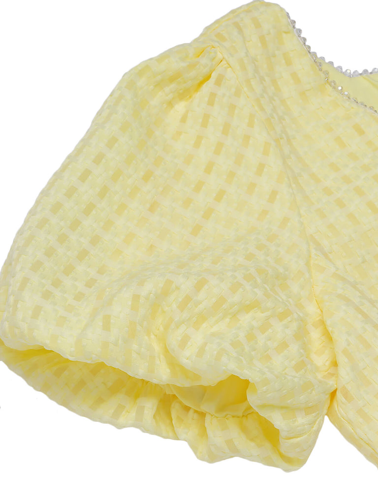 Mini-robe jaune à boutons et col carré des années 1950