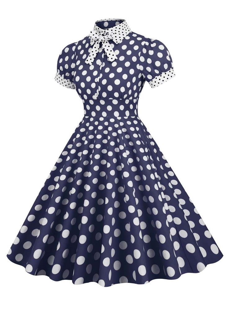 Robe trapèze à pois et col chemise des années 1950