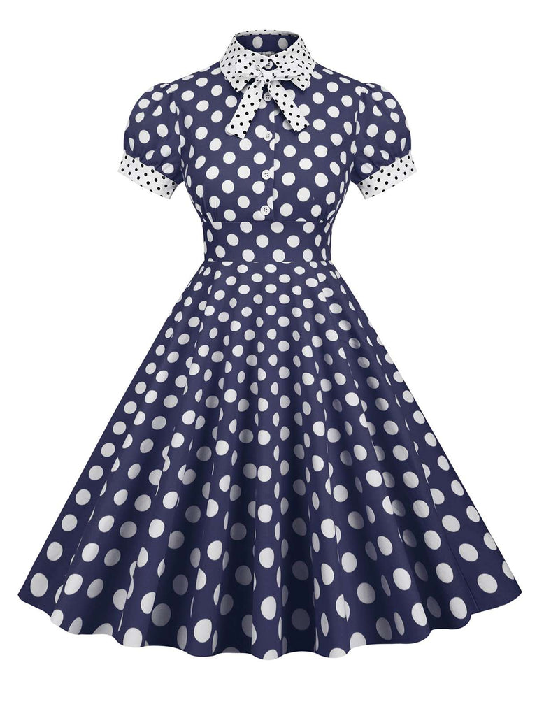 Robe trapèze à pois et col chemise des années 1950