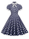 Robe trapèze à pois et col chemise des années 1950