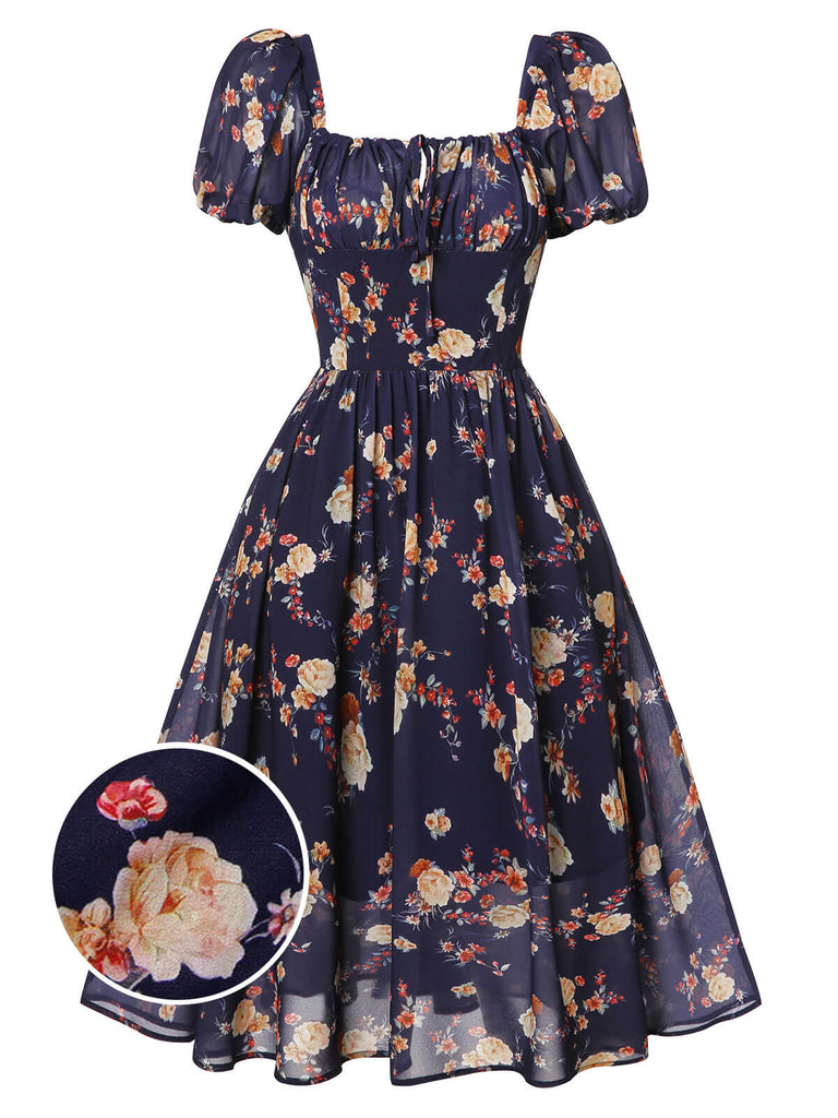 Robe bleu marine à fleurs et manches bouffantes