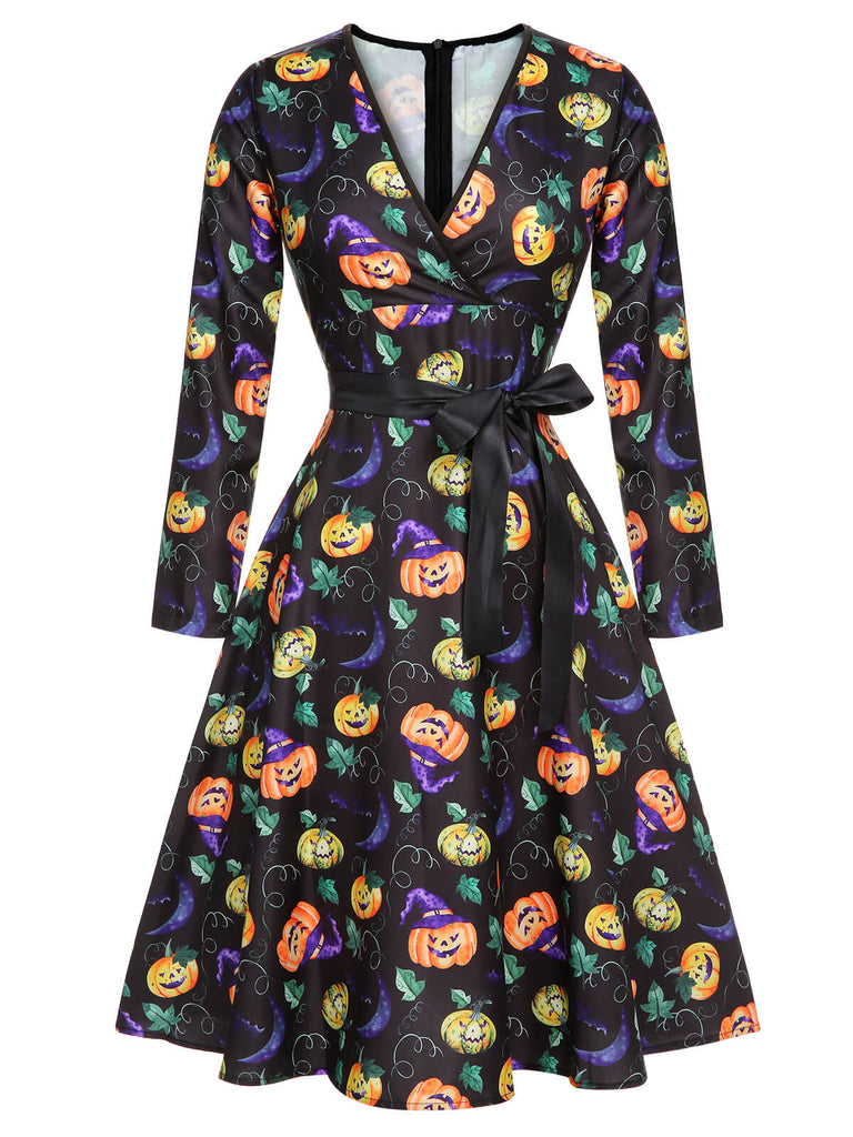 Robe noire à col en V et citrouilles d'Halloween