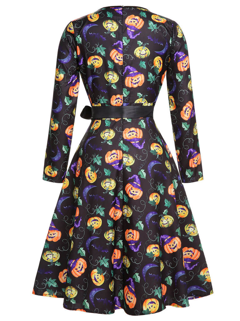 Robe noire à col en V et citrouilles d'Halloween