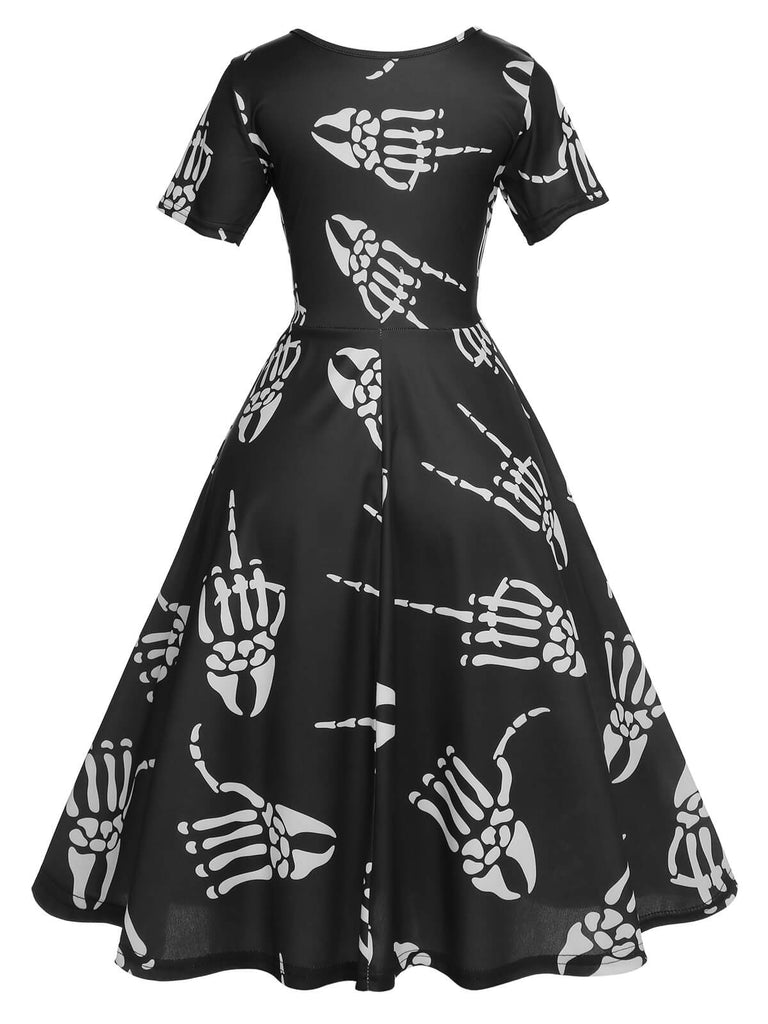 Robe noire à manches courtes avec mains de squelette d'Halloween
