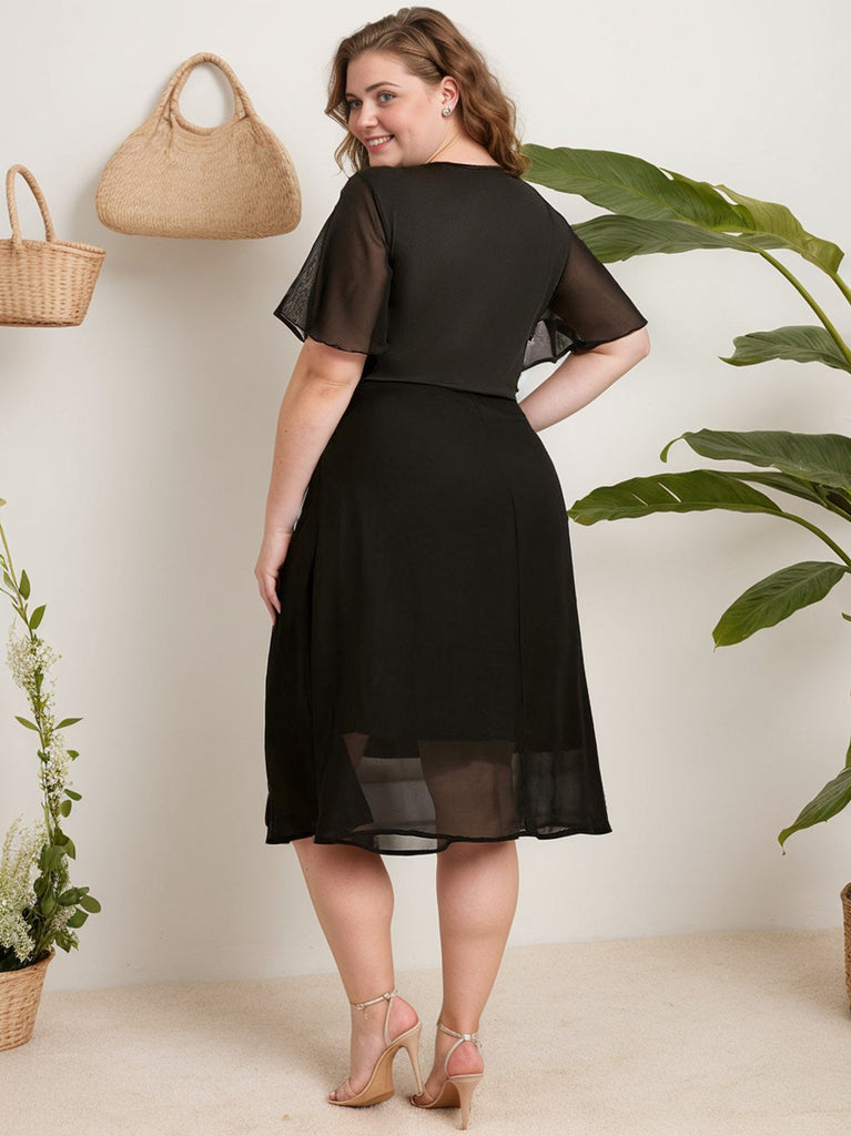 Robe noire  grande taille col en V et ceinture à paillettes des années 1950