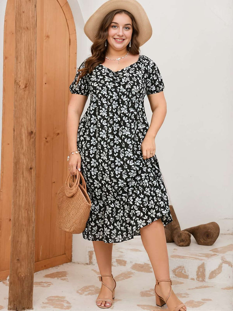 Robe noire et blanche grande taille à petites fleurs des années 1950