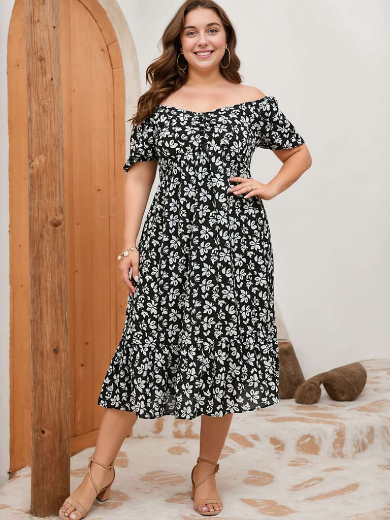 Robe noire et blanche grande taille à petites fleurs des années 1950