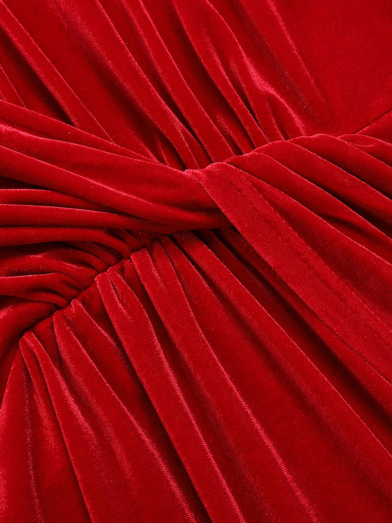 Robe portefeuille plissée en velours à col en V rouge des années 1960