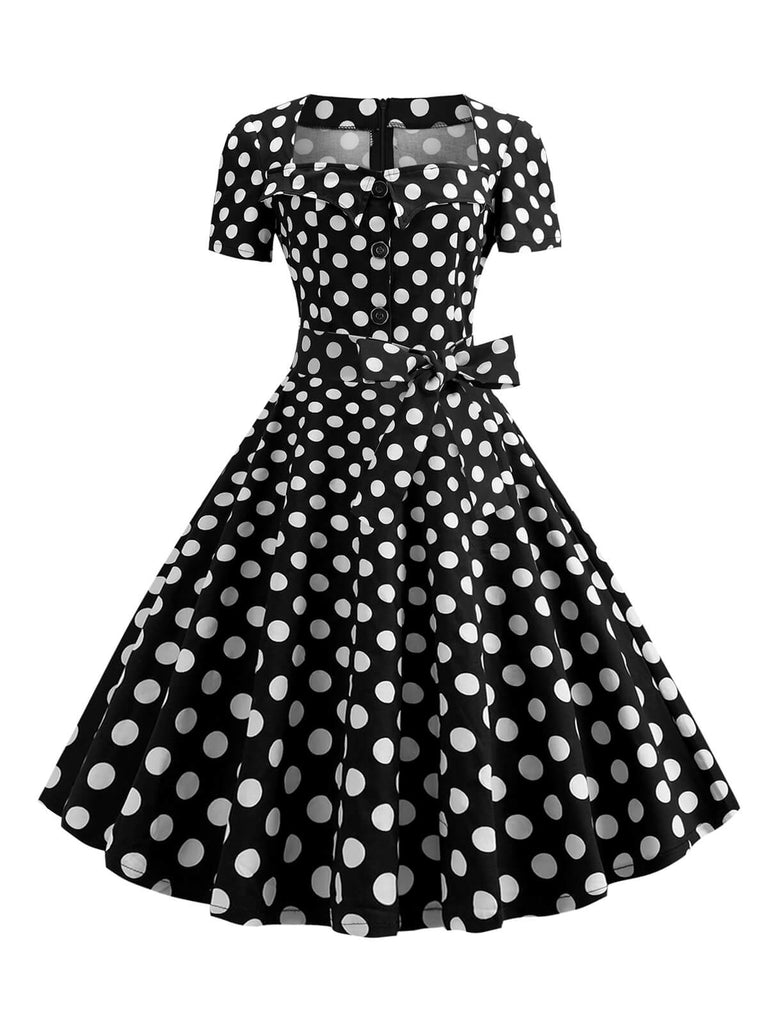 Robe à manches courtes et col carré des années 1950