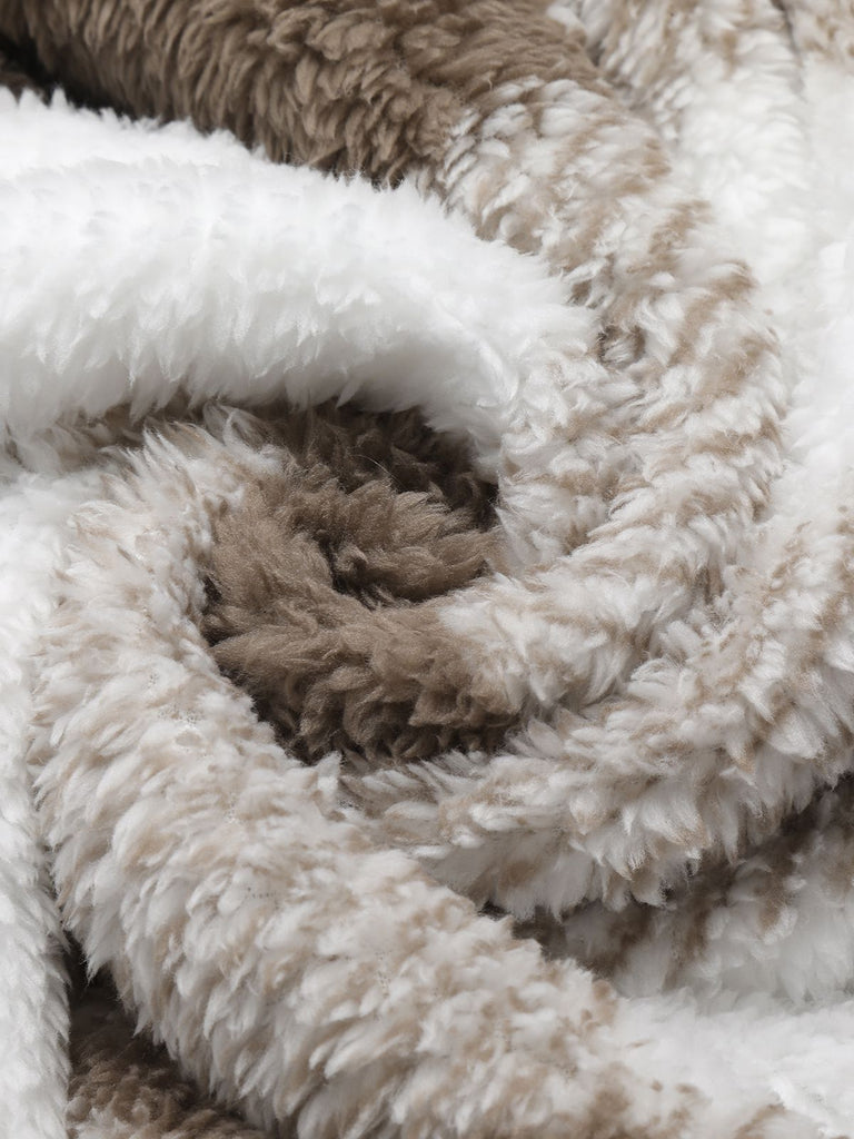 Manteau à carreaux en peluche réversible beige des années 1940