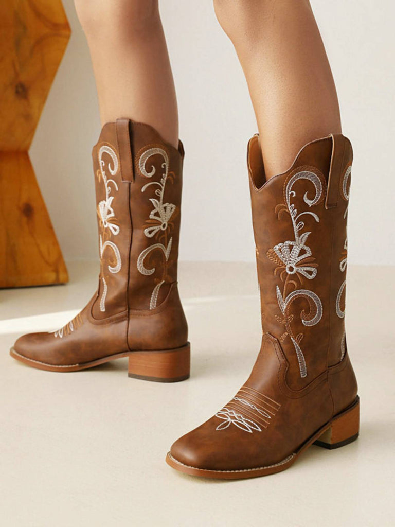 Bottes longues compensées en cuir brodé vintage