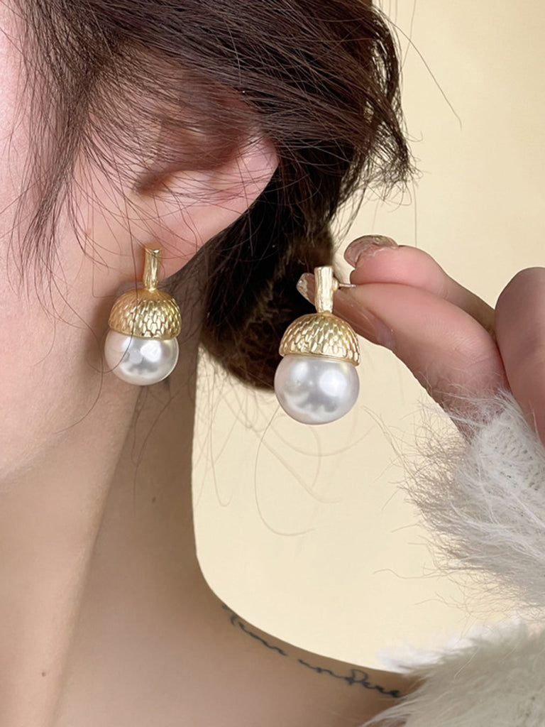 Boucles d'oreilles vintage en forme de pomme de pin et perles