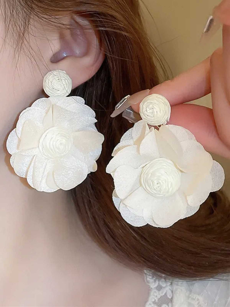 Boucles d'oreilles florales 3D en maille rétro