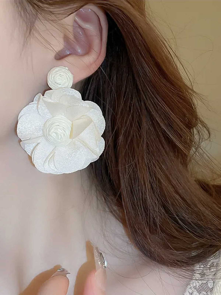 Boucles d'oreilles florales 3D en maille rétro