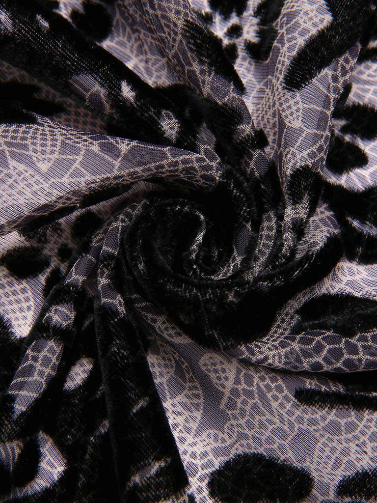 Robe noire à coutures en maille papillon des années 1950