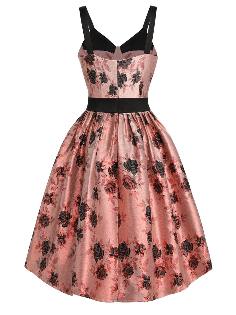 Robe trapèze en satin gaufré rose des années 1950