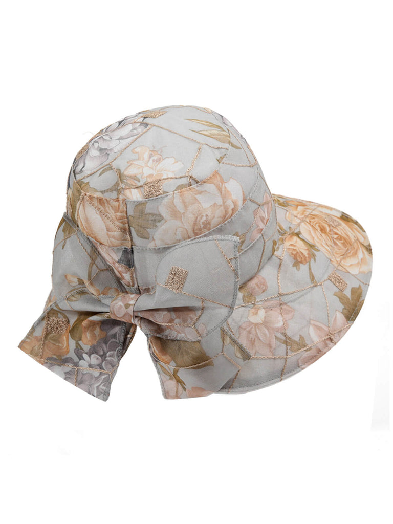 Chapeau de soleil à larges bords floraux et nœud papillon