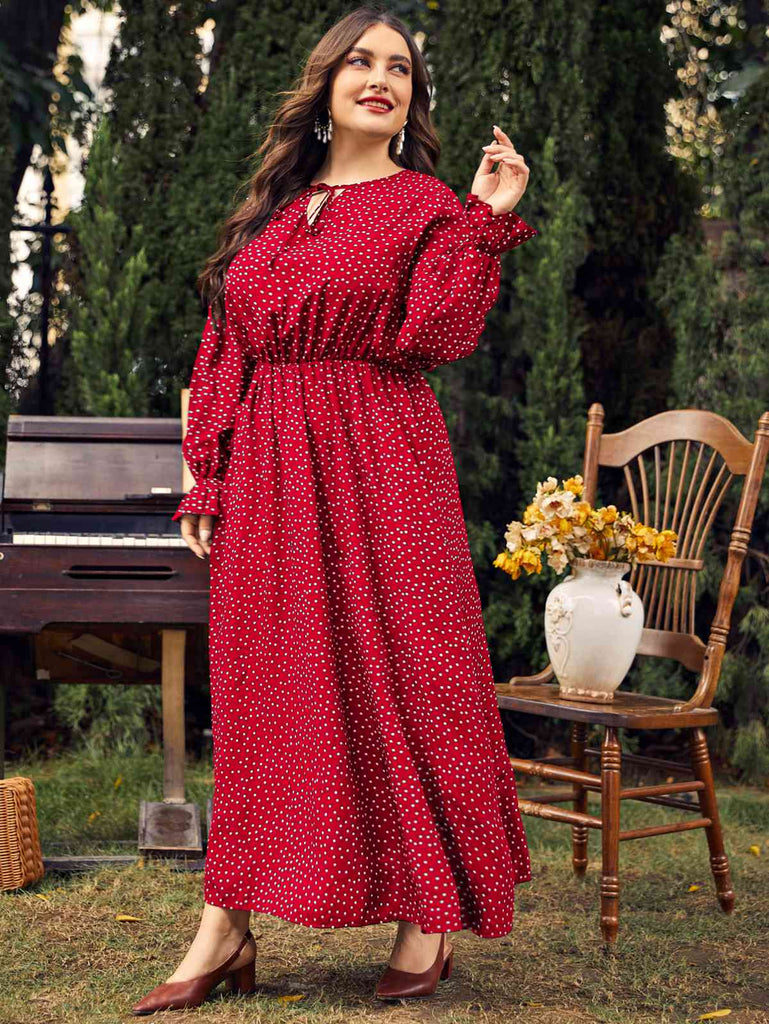 Robe rouge grande taille à manches évêque à pois des années 1950